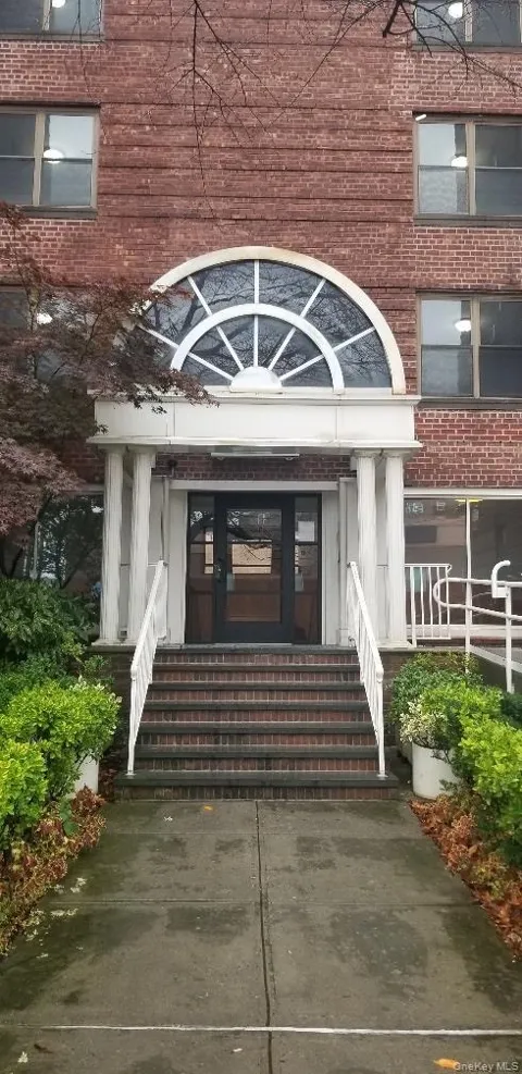 2140 Knapp Street #4C