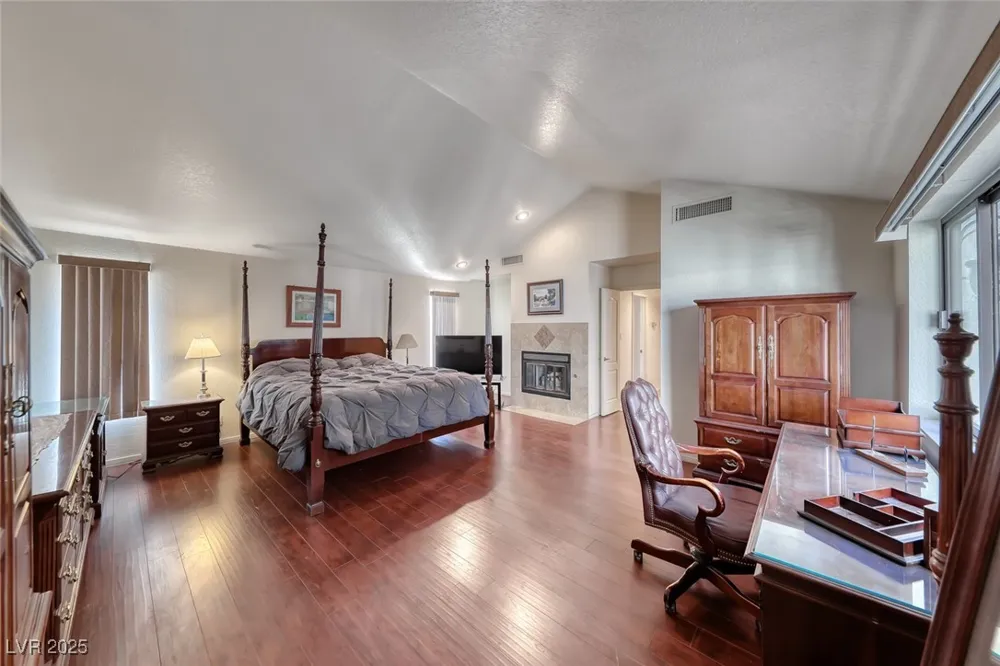 2504 Windjammer Way Las Vegas, NV 89107