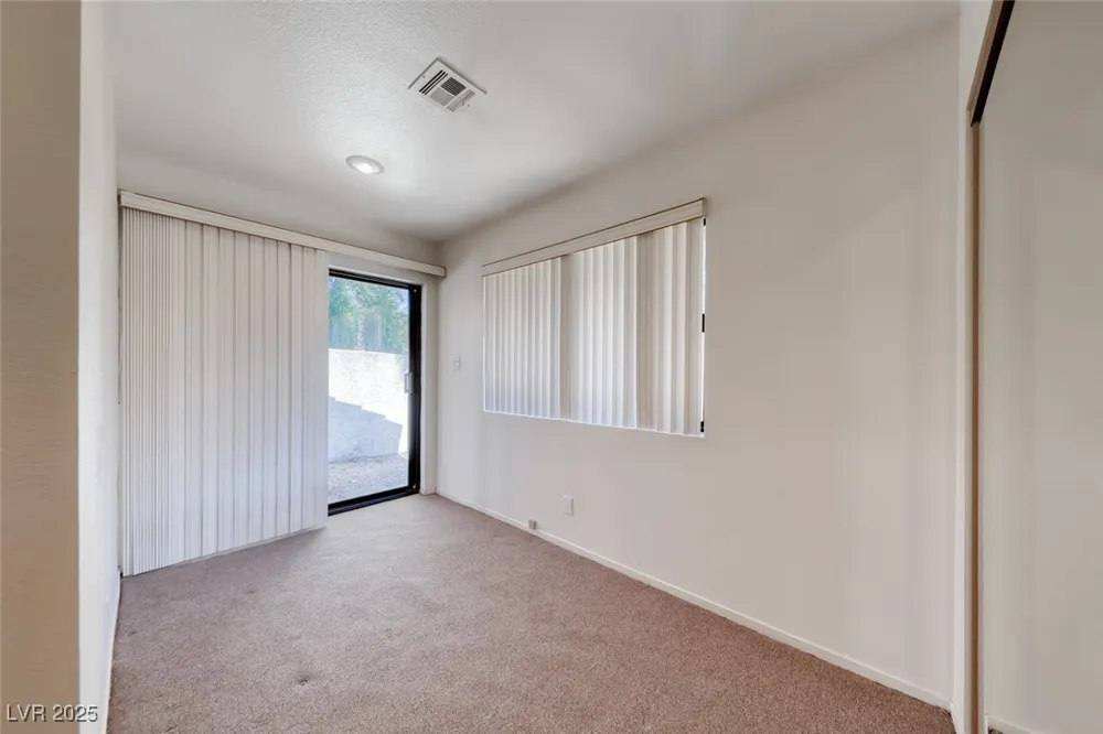 2504 Windjammer Way Las Vegas, NV 89107