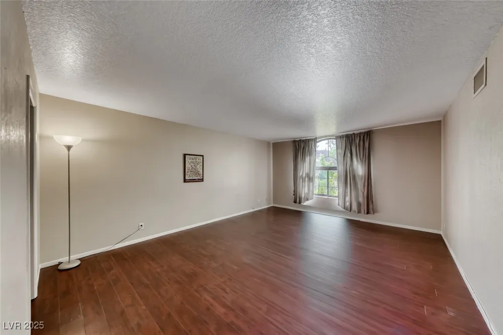 2504 Windjammer Way Las Vegas, NV 89107