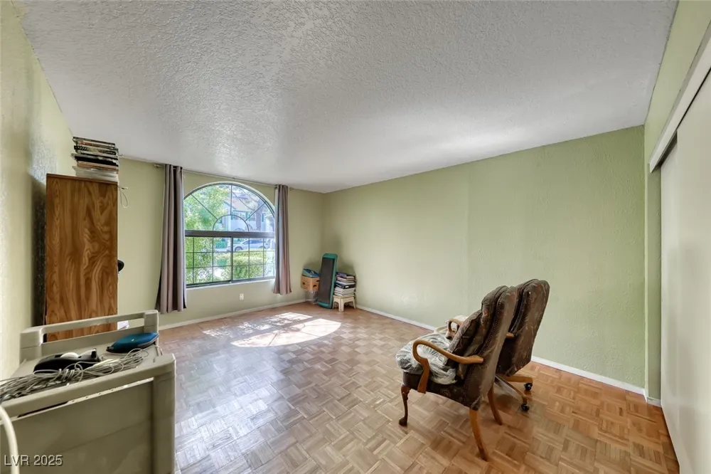 2504 Windjammer Way Las Vegas, NV 89107