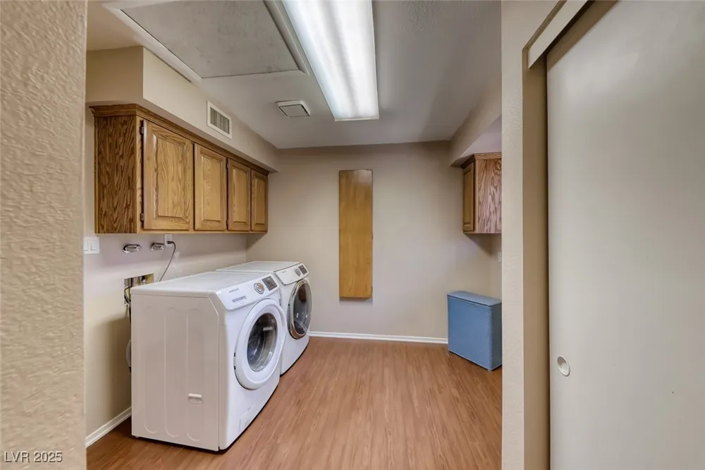 2504 Windjammer Way Las Vegas, NV 89107