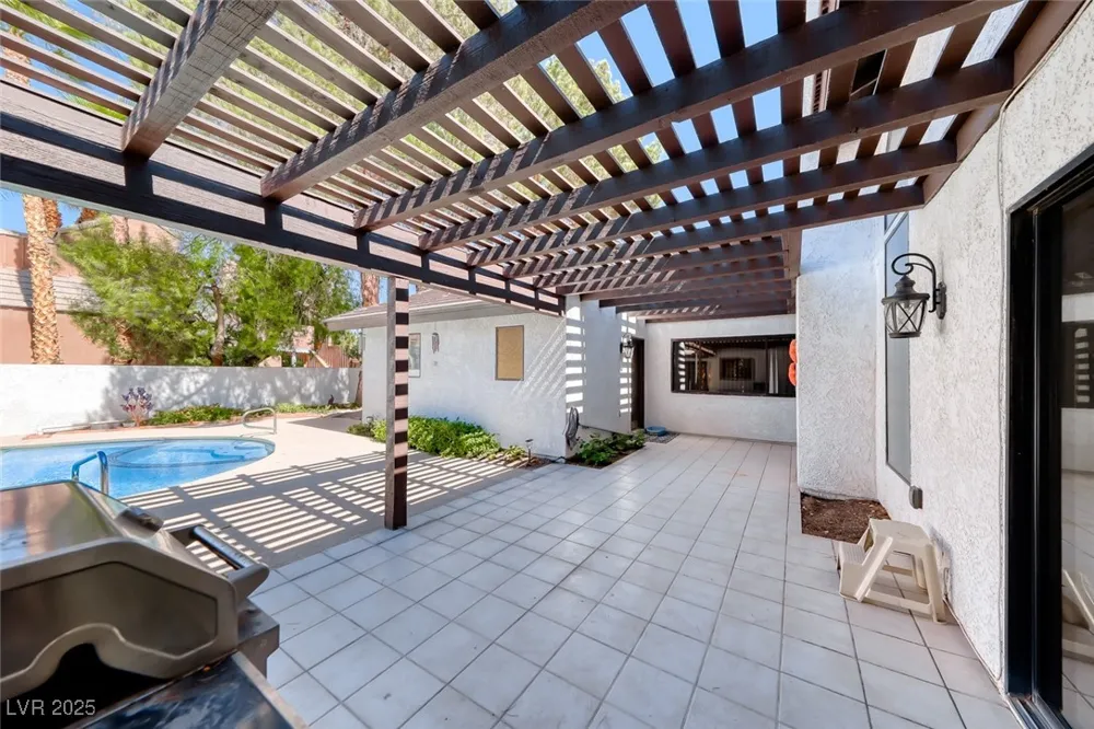 2504 Windjammer Way Las Vegas, NV 89107