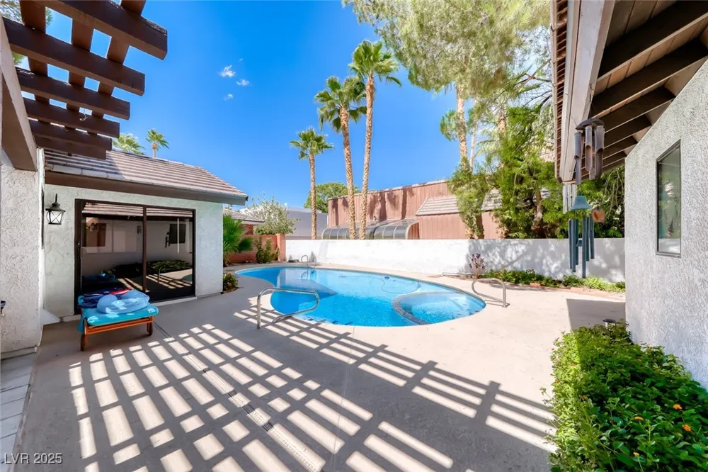 2504 Windjammer Way Las Vegas, NV 89107