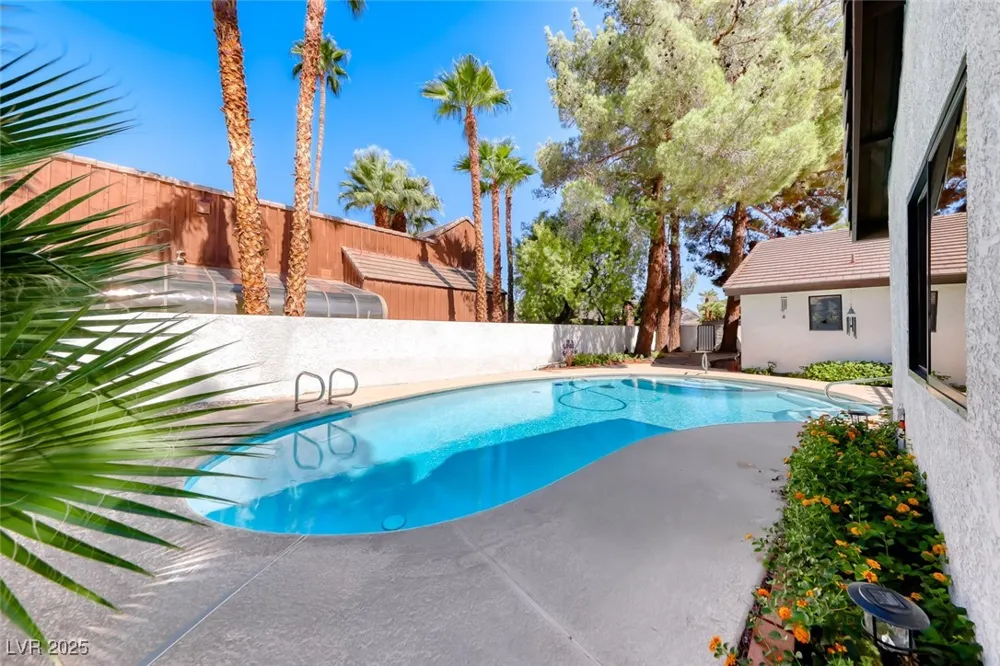 2504 Windjammer Way Las Vegas, NV 89107
