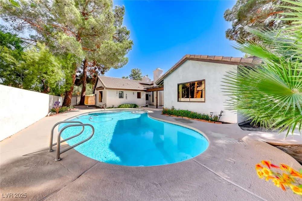 2504 Windjammer Way Las Vegas, NV 89107