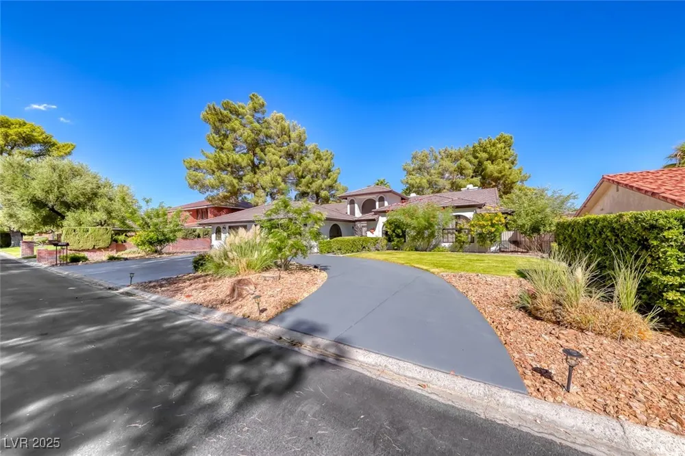 2504 Windjammer Way Las Vegas, NV 89107