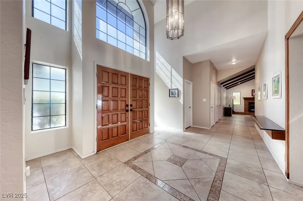 2504 Windjammer Way Las Vegas, NV 89107