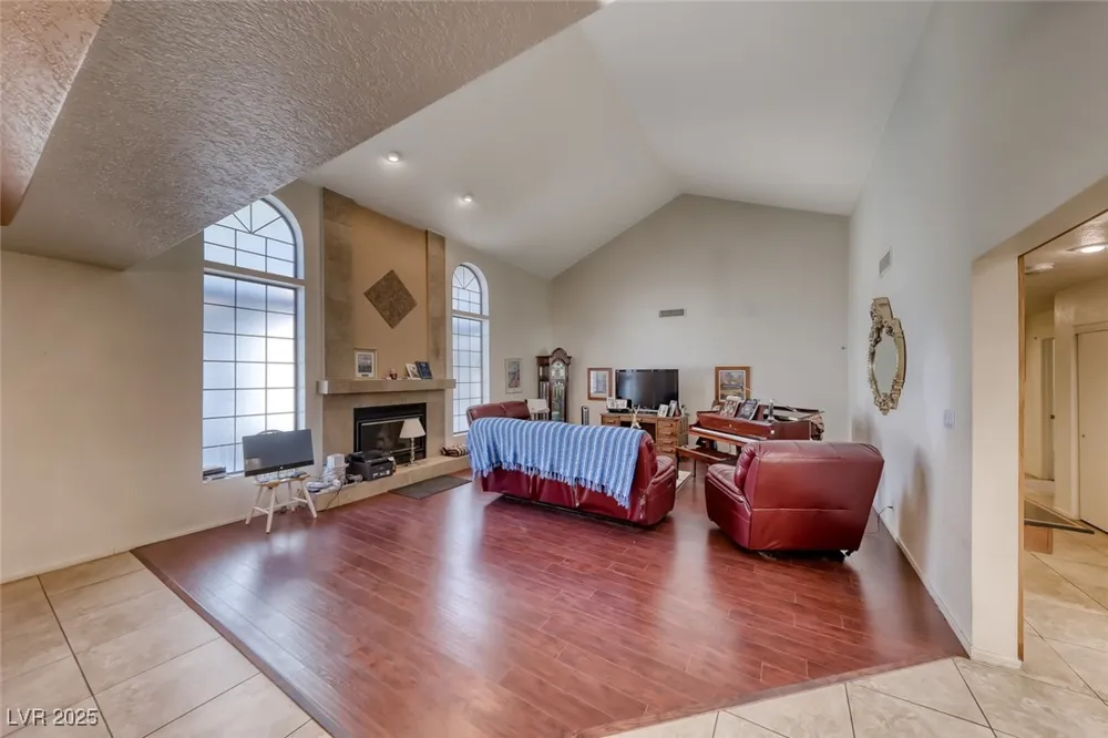 2504 Windjammer Way Las Vegas, NV 89107