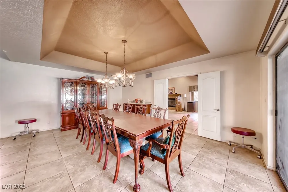 2504 Windjammer Way Las Vegas, NV 89107