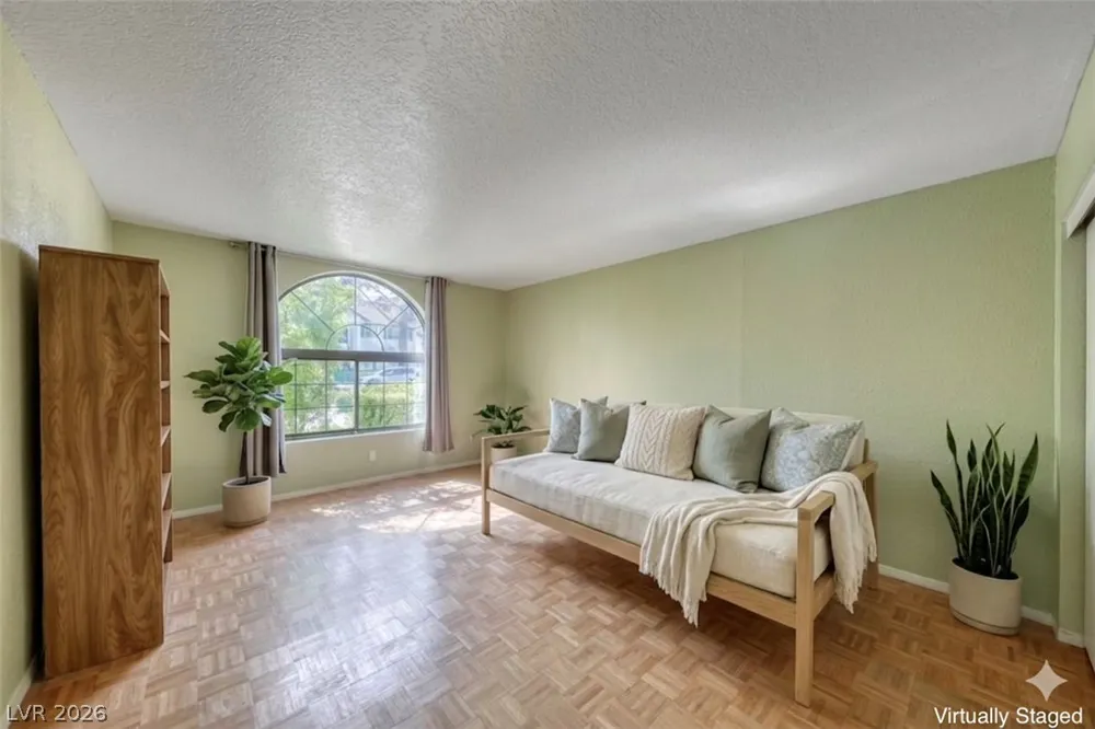 2504 Windjammer Way Las Vegas, NV 89107