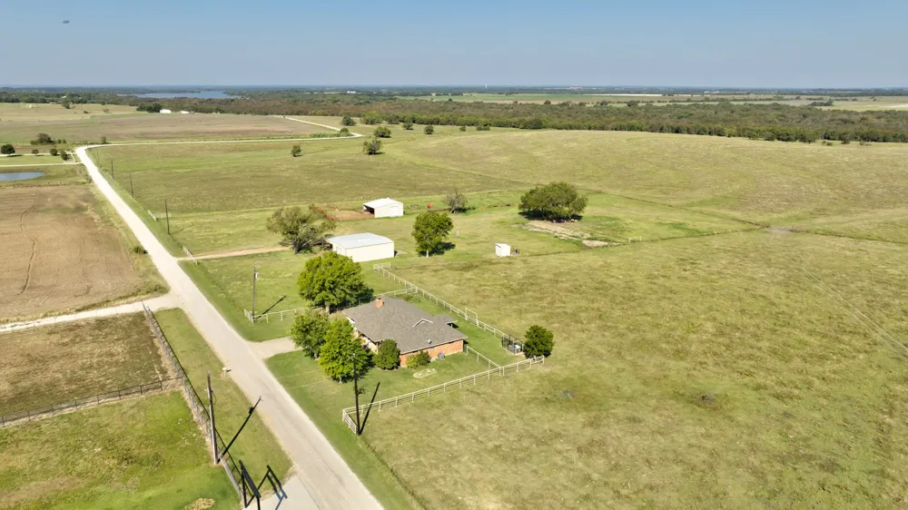 831 Baker Road Pilot Point, TX 76258