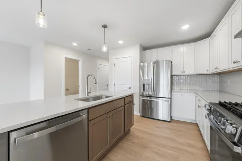 908 Indiana Avenue #11