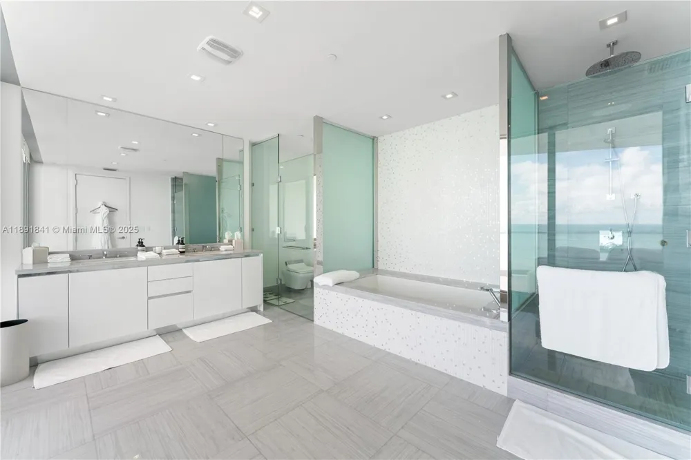 16901 Collins Ave #805 Sunny Isles Beach, FL 33160