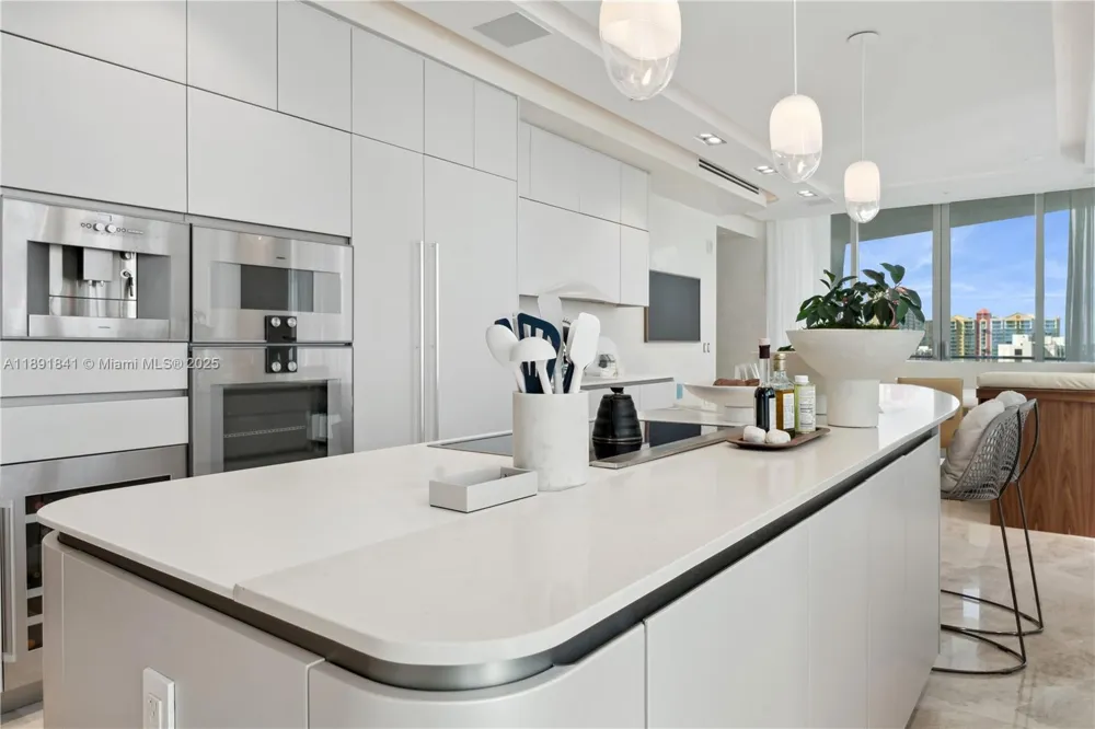 16901 Collins Ave #805 Sunny Isles Beach, FL 33160