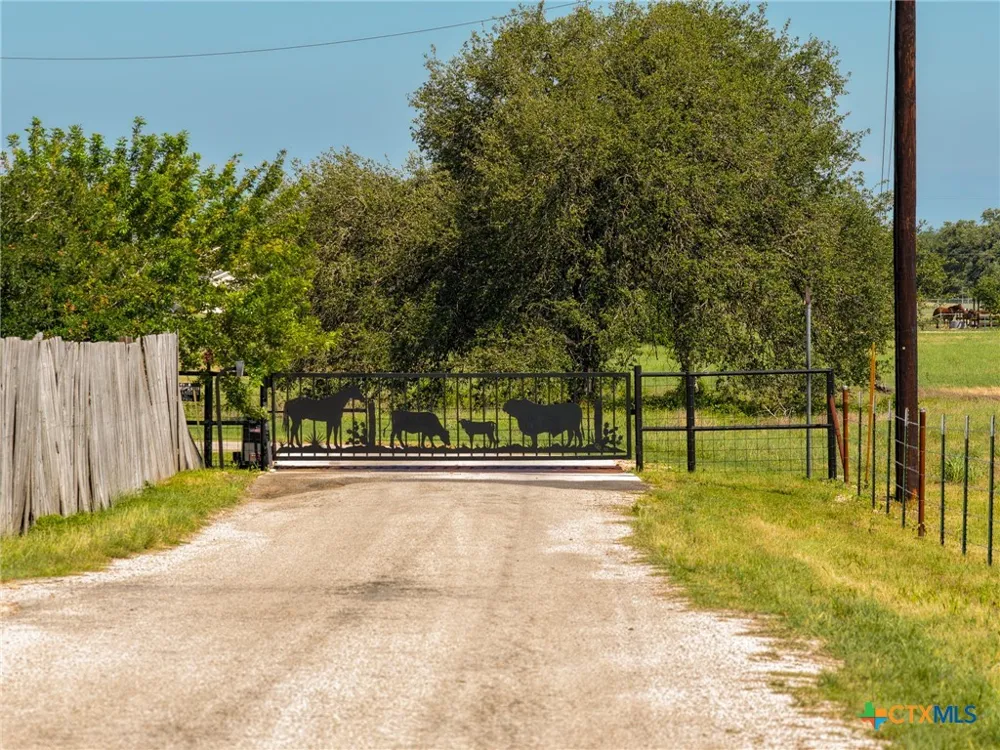 721 Branch Rd Seguin, TX 78155