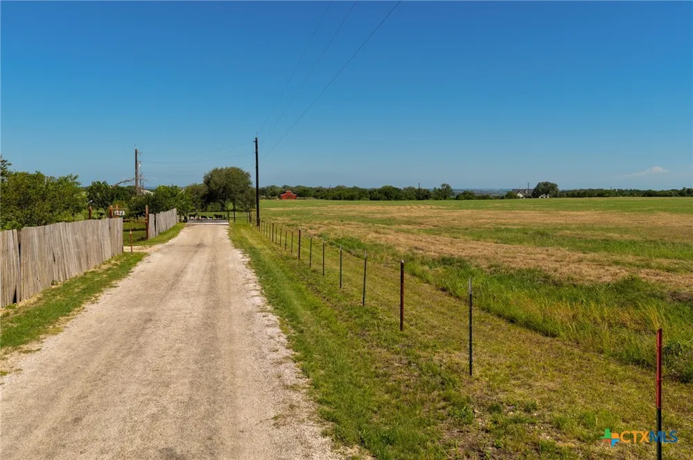 721 Branch Rd Seguin, TX 78155