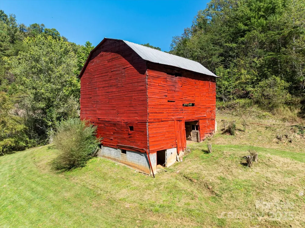 1623 Ammons Branch Road Marshall, NC 28753