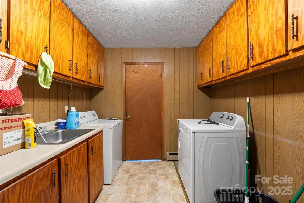 1623 Ammons Branch Road Marshall, NC 28753