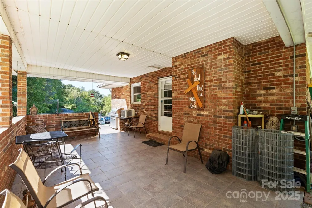 1623 Ammons Branch Road Marshall, NC 28753