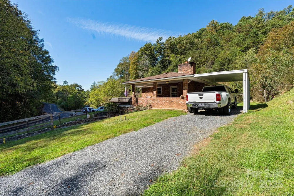 1623 Ammons Branch Road Marshall, NC 28753
