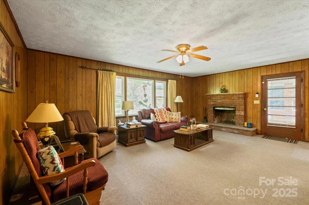 1623 Ammons Branch Road Marshall, NC 28753
