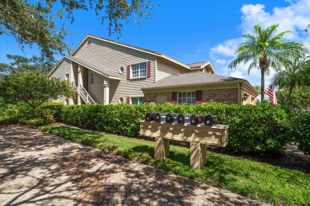 75 PELICAN PLACE Belleair, FL 33756