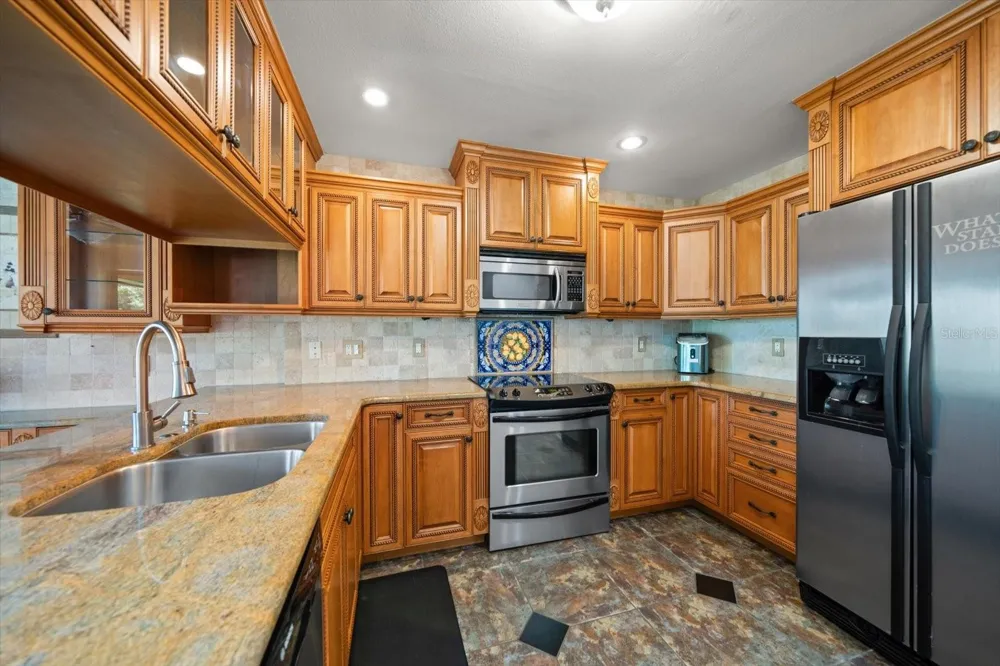 75 PELICAN PLACE Belleair, FL 33756