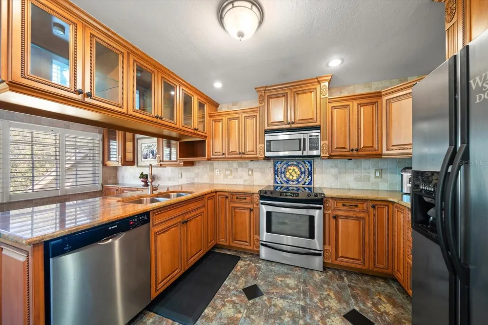 75 PELICAN PLACE Belleair, FL 33756