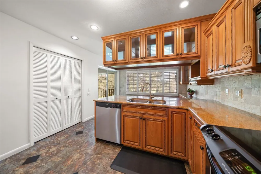 75 PELICAN PLACE Belleair, FL 33756