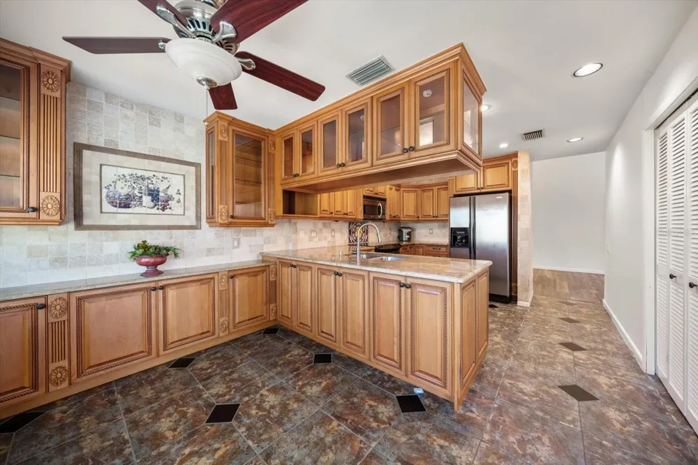 75 PELICAN PLACE Belleair, FL 33756