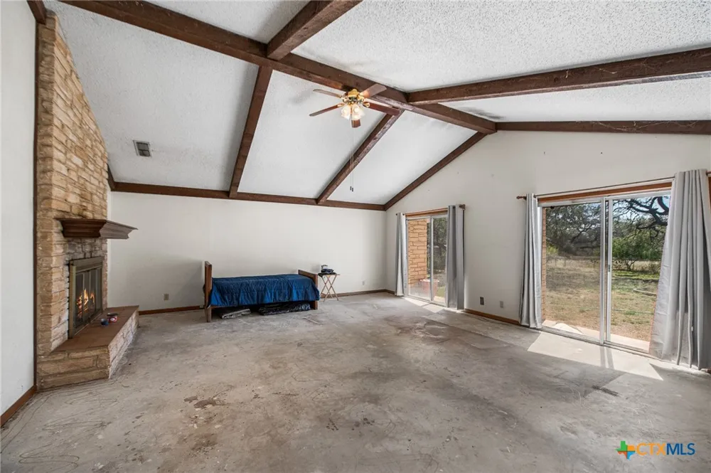 Fm-2200 Devine, TX 78016