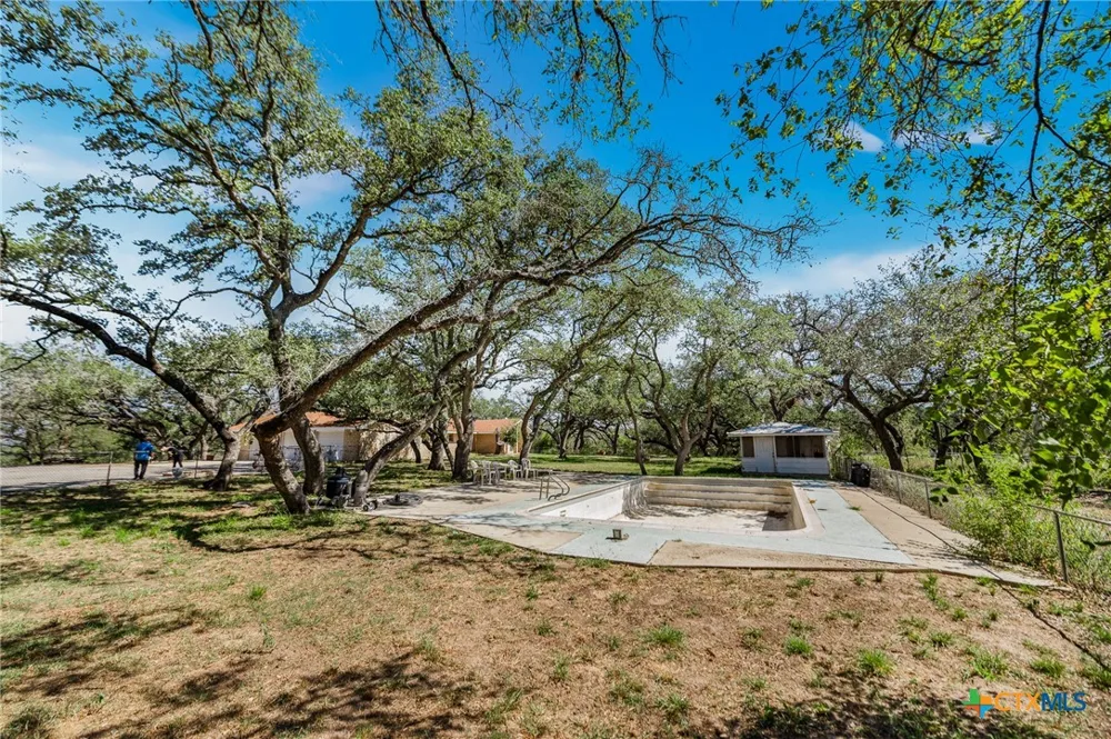 Fm-2200 Devine, TX 78016
