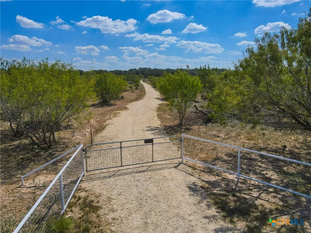 Fm-2200 Devine, TX 78016