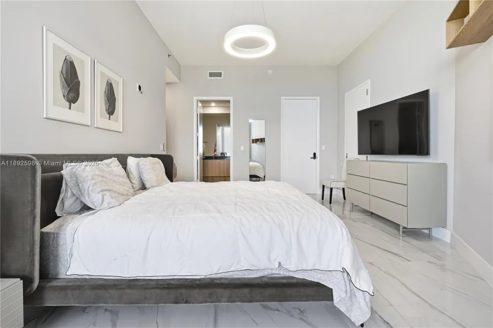 16001 Collins Ave #3705 Sunny Isles Beach, FL 33160