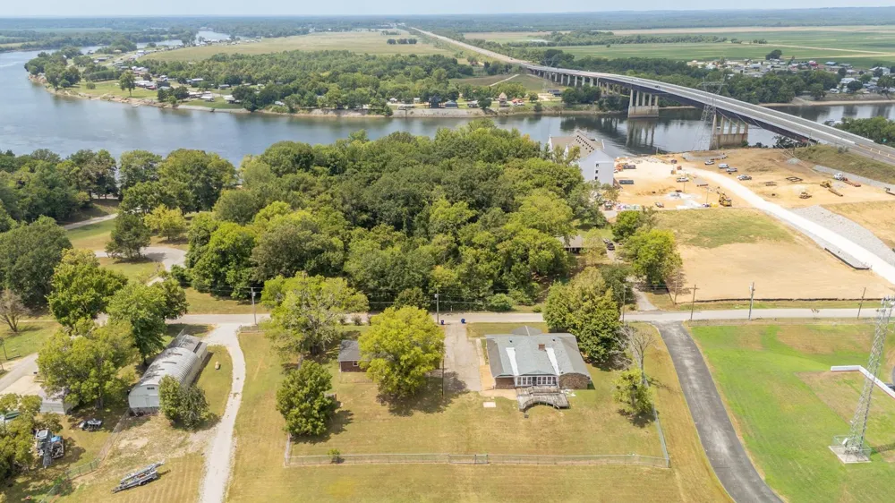70 RIVERSIDE DR Savannah, TN 38372
