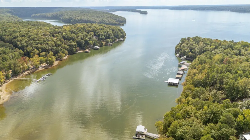 140 HUCKLEBERRY LN Savannah, TN 38372