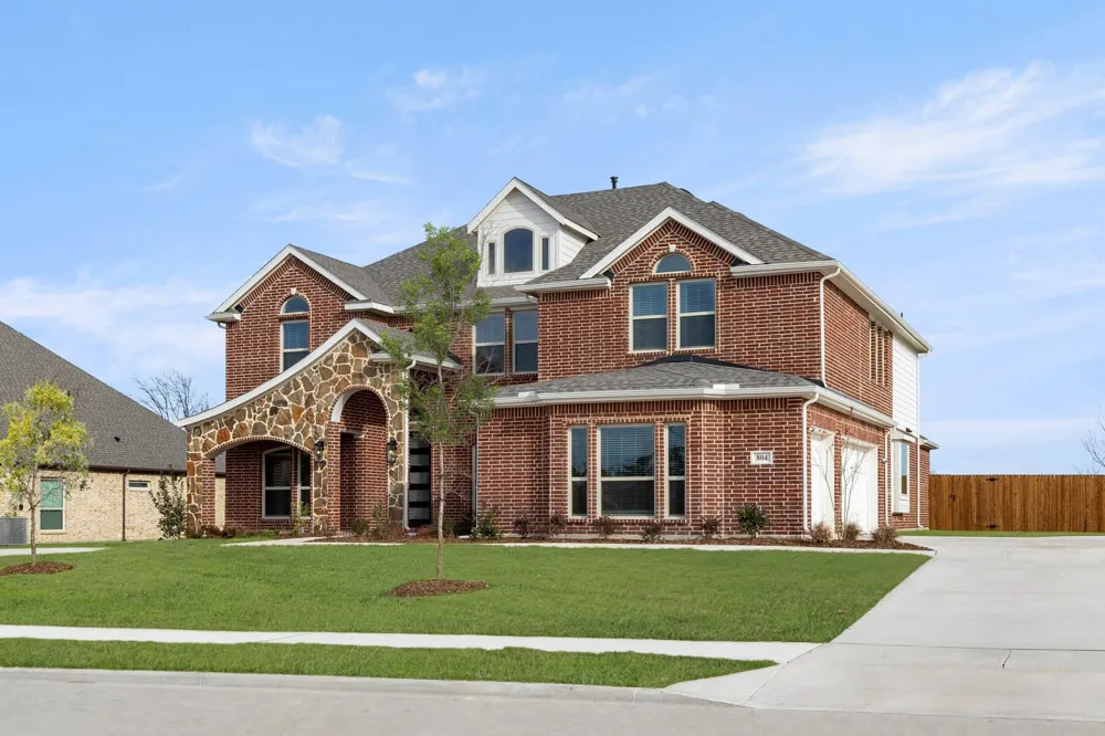 804 S Hidden Lakes Drive DeSoto, TX 75115