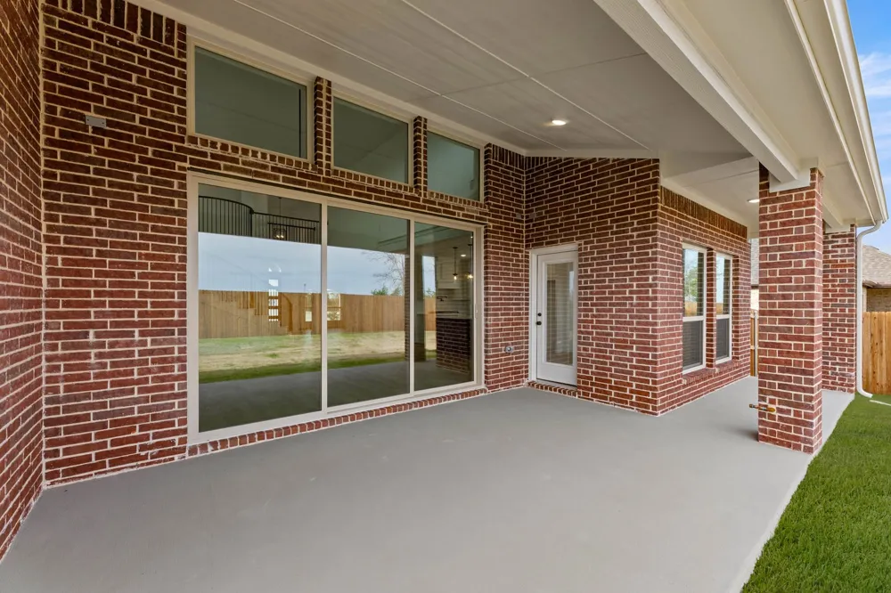 804 S Hidden Lakes Drive DeSoto, TX 75115