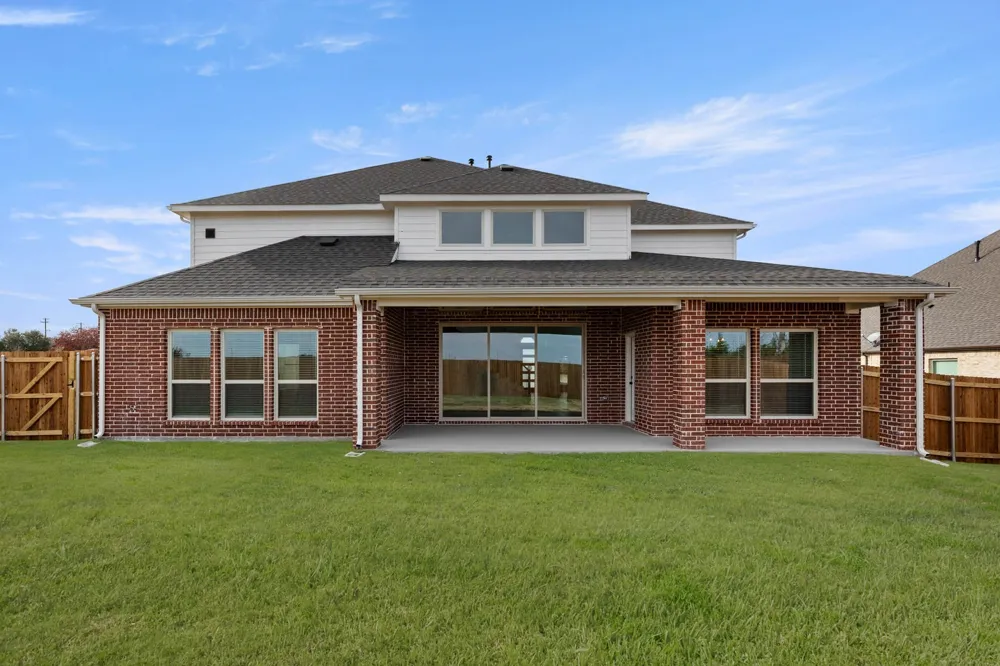 804 S Hidden Lakes Drive DeSoto, TX 75115