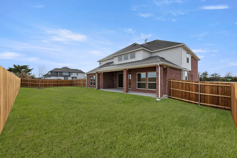 804 S Hidden Lakes Drive DeSoto, TX 75115