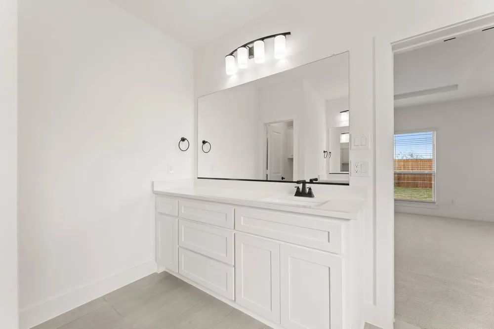 804 S Hidden Lakes Drive DeSoto, TX 75115