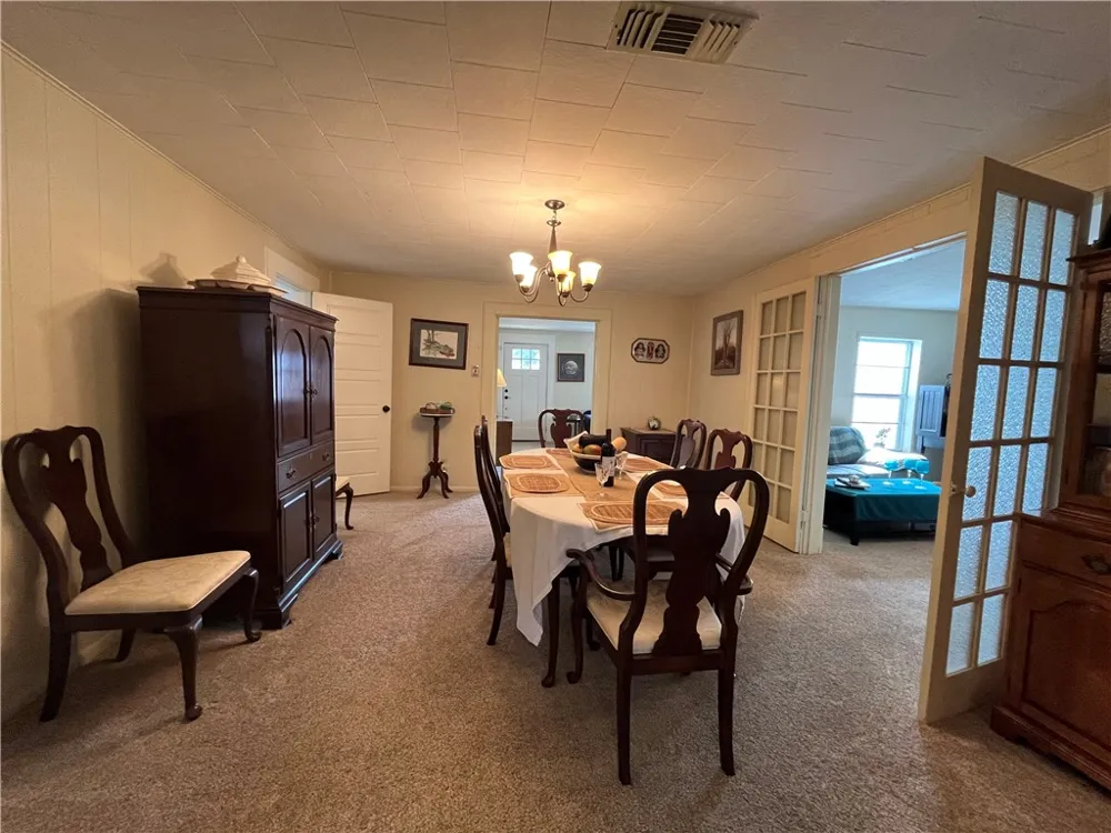 1102 Travis Cameron, TX 76520