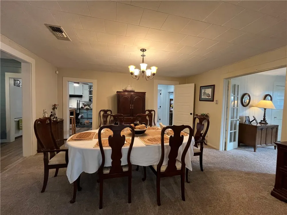 1102 Travis Cameron, TX 76520