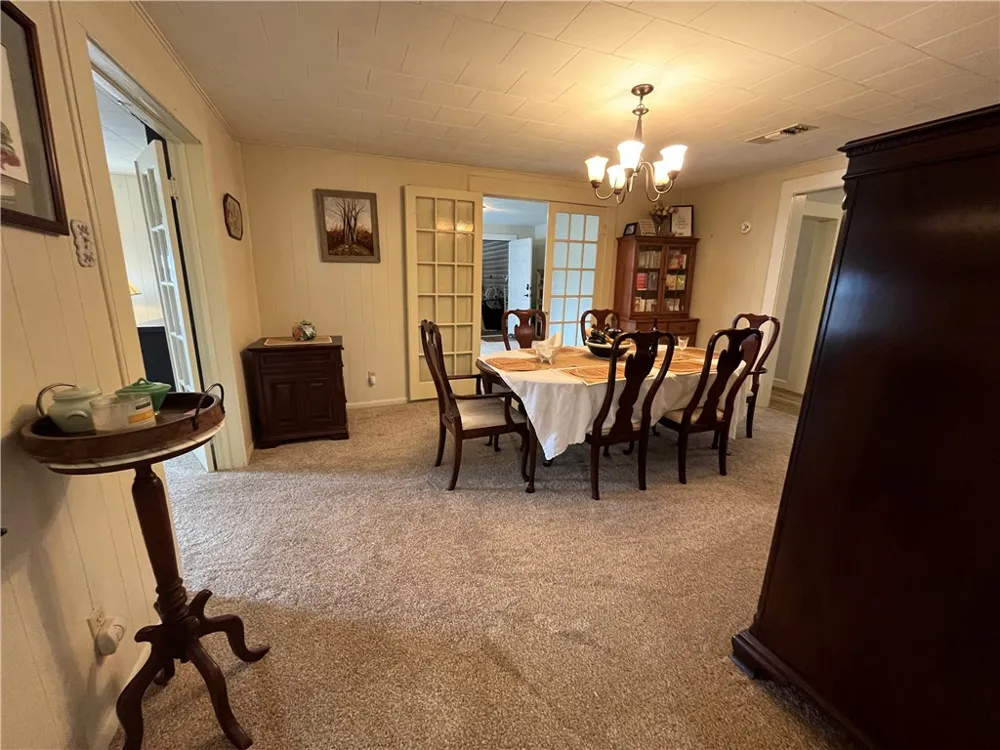 1102 Travis Cameron, TX 76520