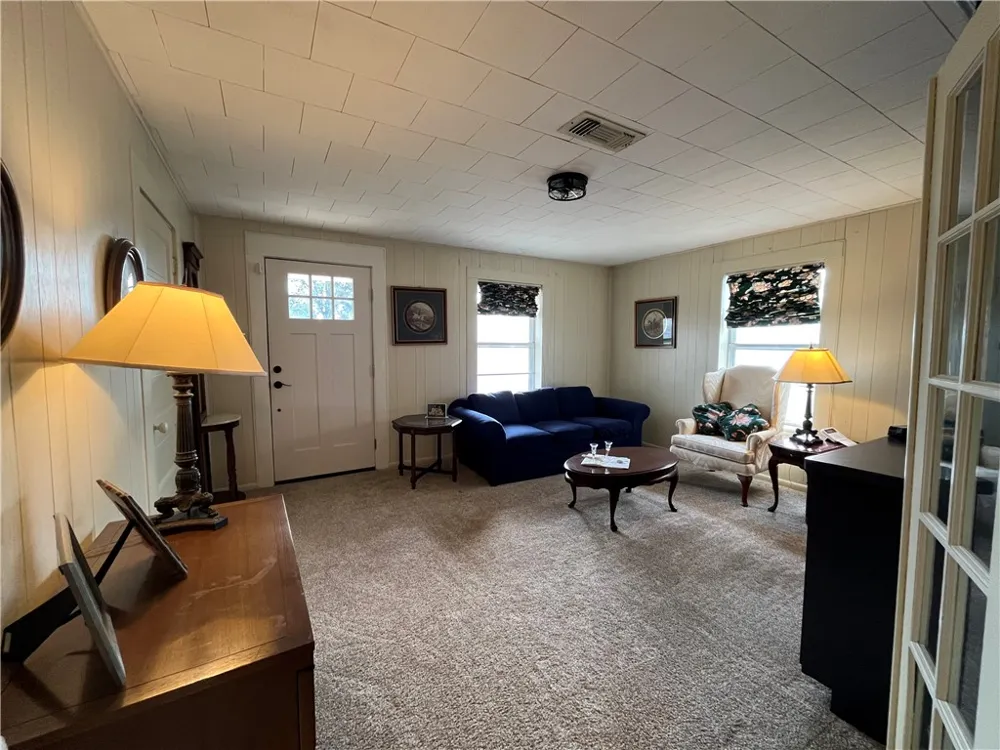 1102 Travis Cameron, TX 76520