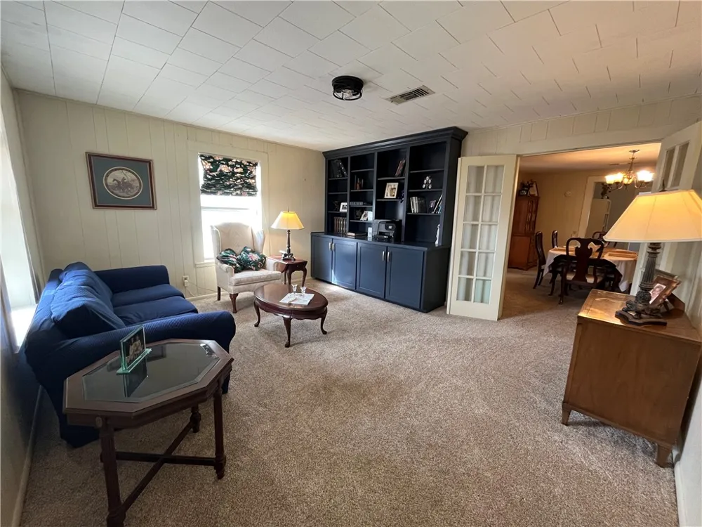 1102 Travis Cameron, TX 76520