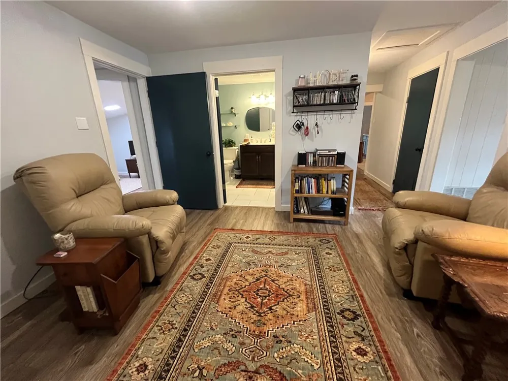 1102 Travis Cameron, TX 76520