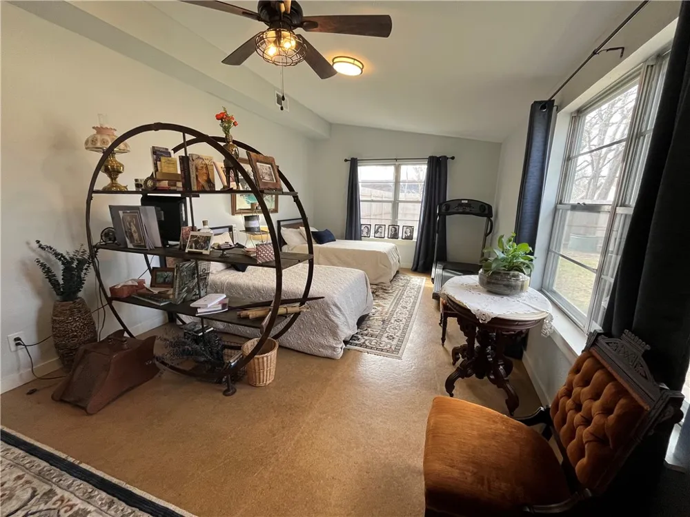 1102 Travis Cameron, TX 76520