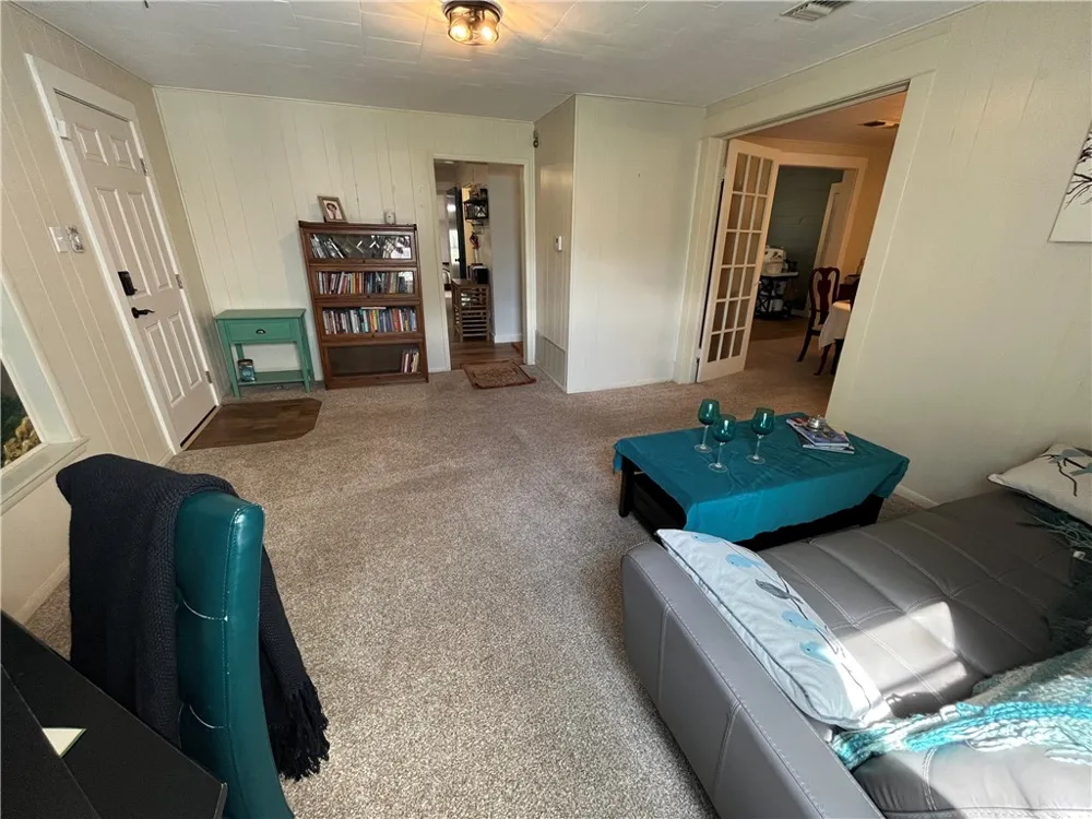 1102 Travis Cameron, TX 76520